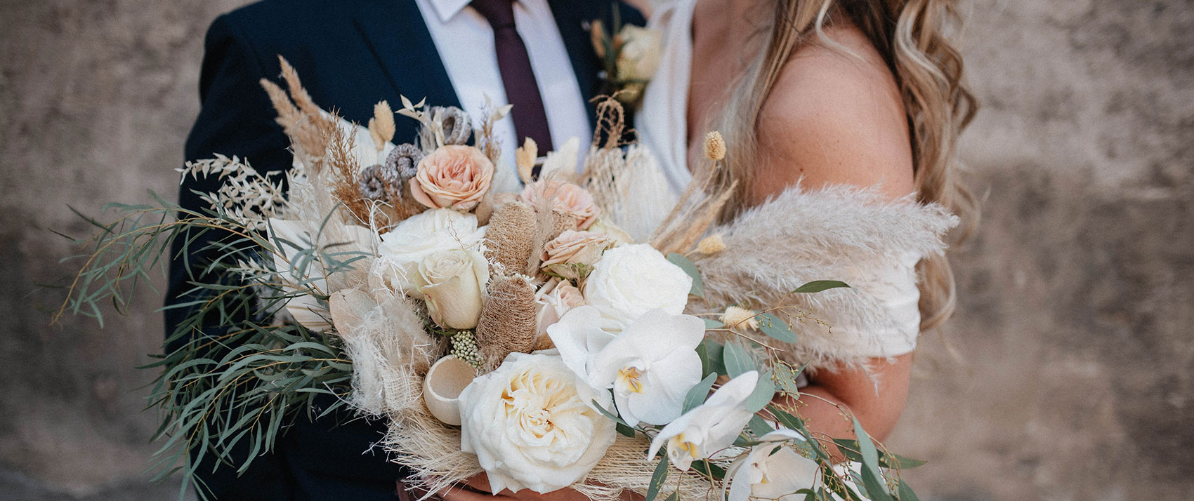 bride and groom holidng flowers